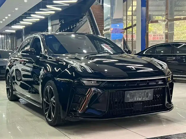 Lynk & Co 03 — Фото автомобиля 3