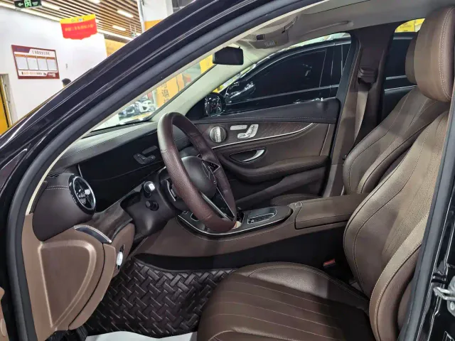 Mercedes-Benz E-Class — Фото автомобиля 4