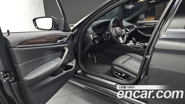 BMW 5 Series G30 — Фото автомобиля 10