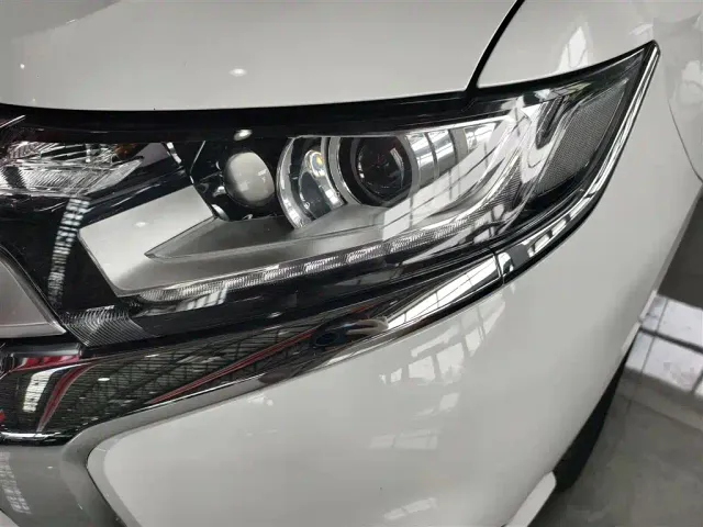 Mitsubishi Outlander — Фото автомобиля 2