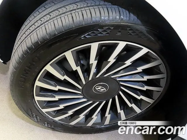 Hyundai Grandeur GN7 — Фото автомобиля 20