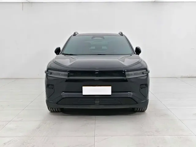 Changan Qiyuan E07 — Фото автомобиля 2