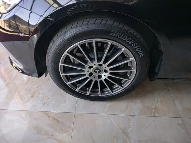 Mercedes-Benz E-Class — Фото автомобиля 22