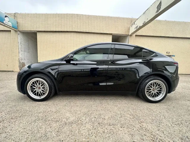Tesla Model Y — Фото автомобиля 8