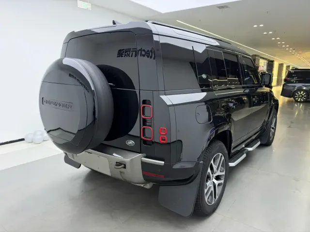Land Rover Defender — Фото автомобиля 3