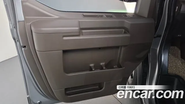 Kia PV5 — Фото автомобиля 24
