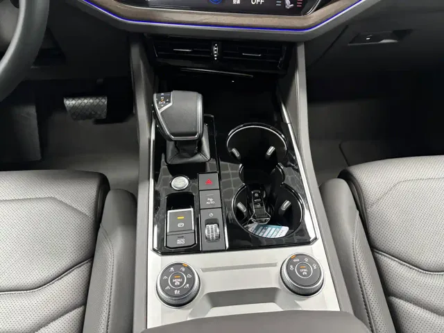 Volkswagen Touareg — Фото автомобиля 14