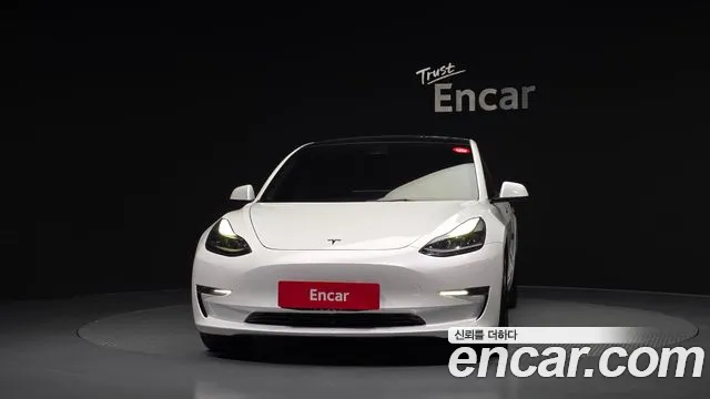 Tesla Model 3 — Фото автомобиля 3