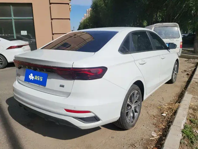 Geely Emgrand — Фото автомобиля 3