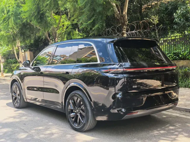 Li Auto L8 — Фото автомобиля 4