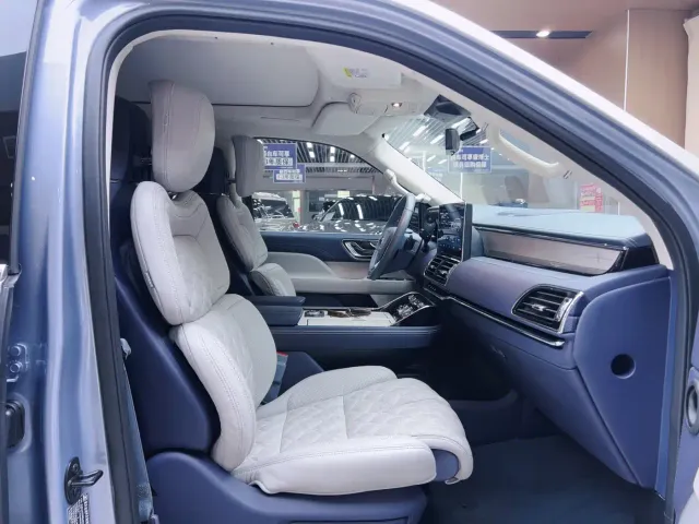 Lincoln Navigator One — Фото автомобиля 4