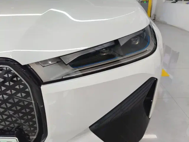 BMW iX — Фото автомобиля 23