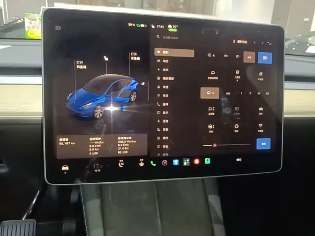 Tesla Model Y — Фото автомобиля 12