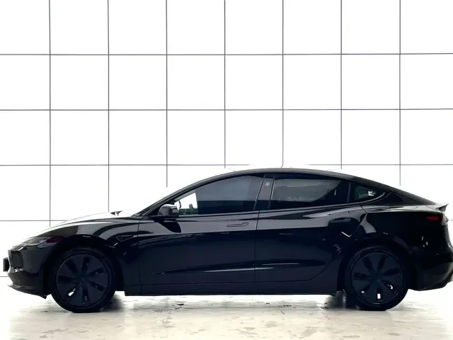Tesla Model 3 — Фото автомобиля 3