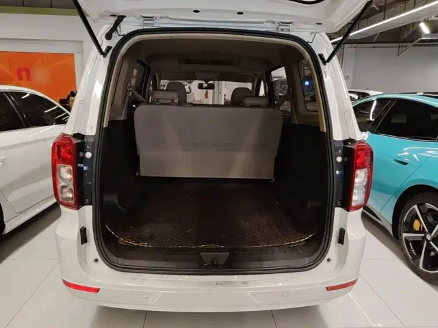 Wuling Hongguang — Фото автомобиля 18