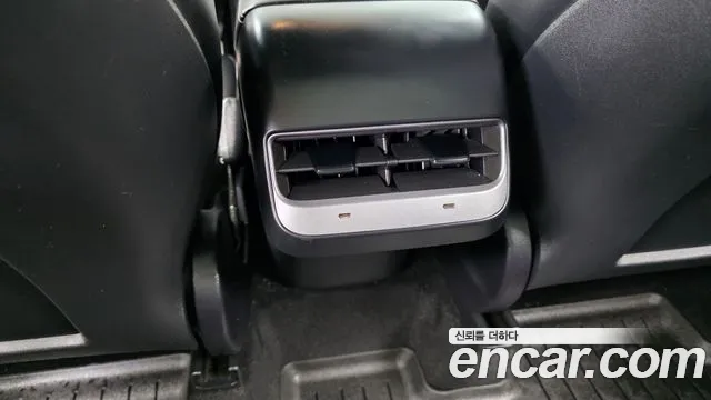 Tesla Model Y — Фото автомобиля 19