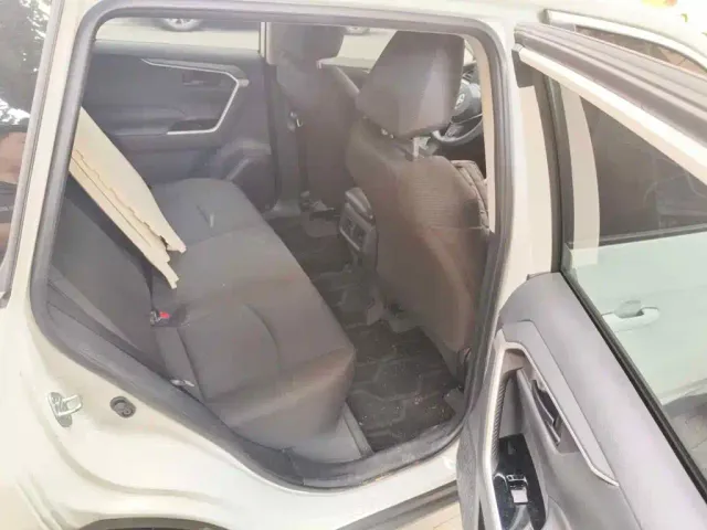 Toyota RAV4 — Фото автомобиля 11