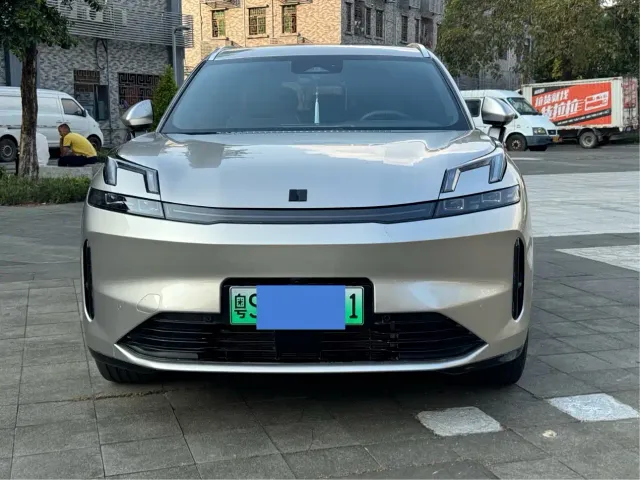 Lynk & Co 08 EM-P — Фото автомобиля 2