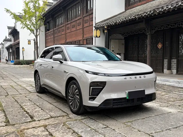 Exeed Exlantix ET 2024 Extended Range 240 Max AWD — Фото автомобиля 3