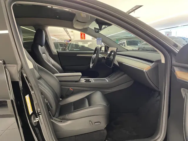 Tesla Model Y — Фото автомобиля 14