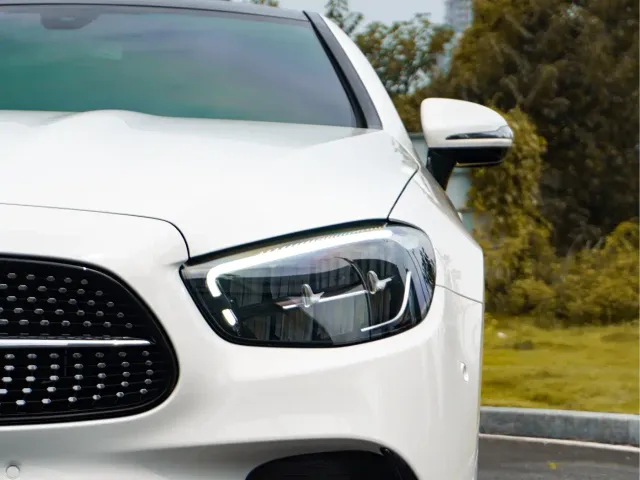 Mercedes-Benz E-Class — Фото автомобиля 2