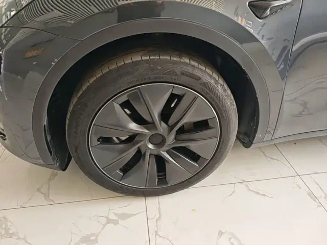 Tesla Model Y — Фото автомобиля 22