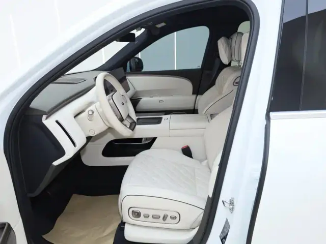 Li Auto L8 — Фото автомобиля 19