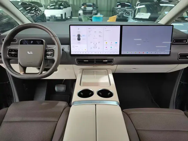 Li Auto MEGA — Фото автомобиля 5