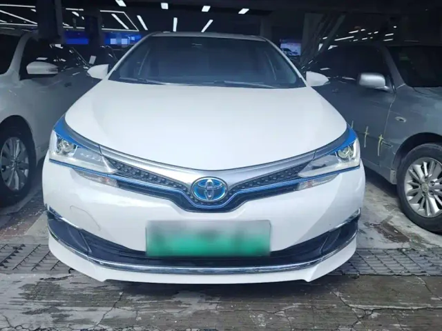 Toyota Corolla Twin Engine E+ — Фото автомобиля 2