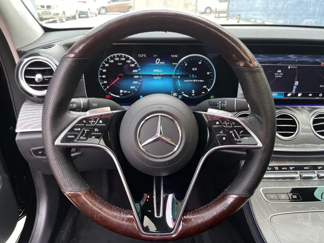 Mercedes-Benz E-Class — Фото автомобиля 15