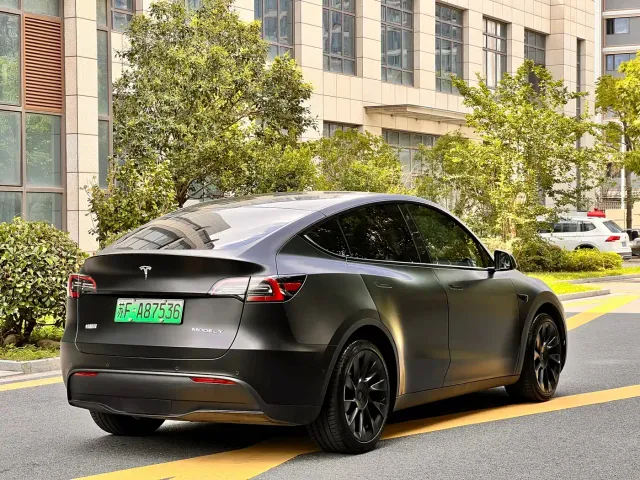 Tesla Model Y — Фото автомобиля 15