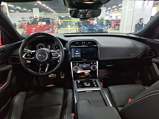 Jaguar XEL — Фото автомобиля 9