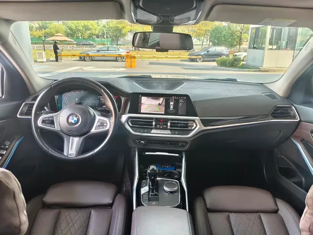 BMW 3 Series — Фото автомобиля 10