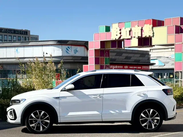 Volkswagen T-Roc — Фото автомобиля 3