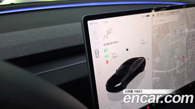 Tesla Model 3 — Фото автомобиля 8