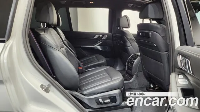BMW X7 M60i xDrive M Sport 6 мест — Фото автомобиля 11
