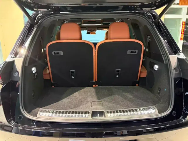 Li Auto L8 — Фото автомобиля 6