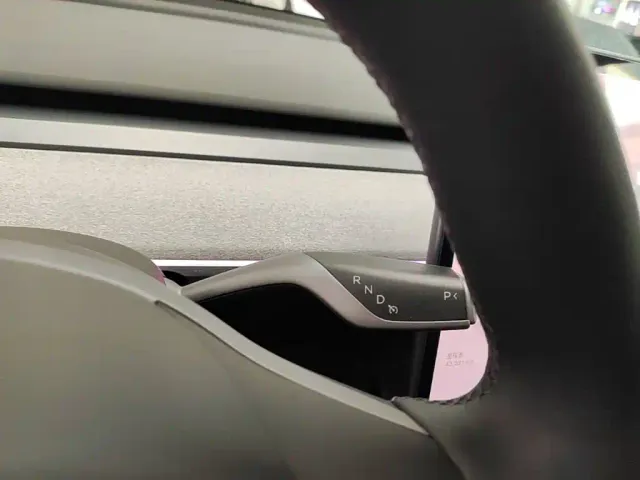 Tesla Model Y — Фото автомобиля 13