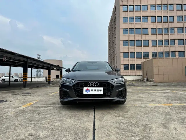 Фотография автомобиля — Audi A4L