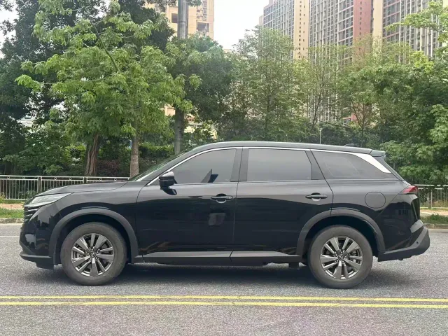 Nissan Terra — Фото автомобиля 10