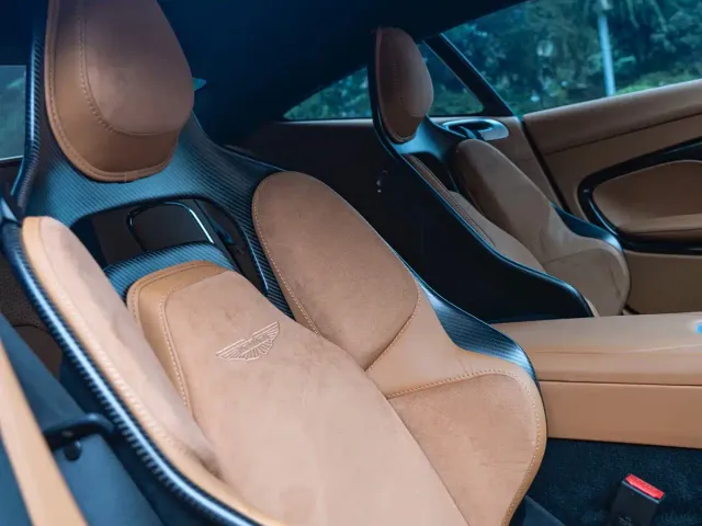 Aston Martin DB12 — Фото автомобиля 22