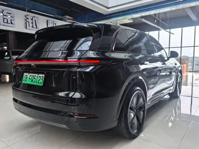 Li Auto L7 — Фото автомобиля 4
