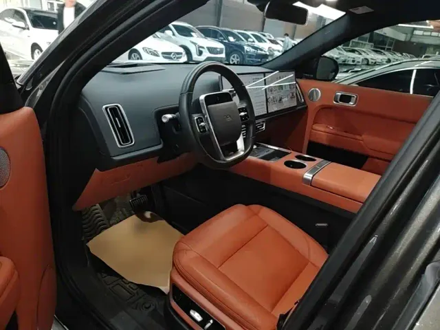 Li Auto L7 — Фото автомобиля 14