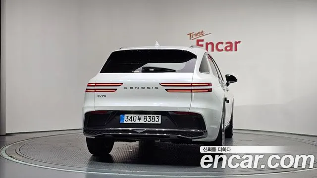 Genesis GV70 2.5T Бензин 2WD — Фото автомобиля 4