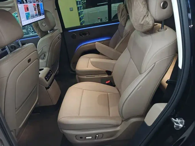Li Auto i8 — Фото автомобиля 16