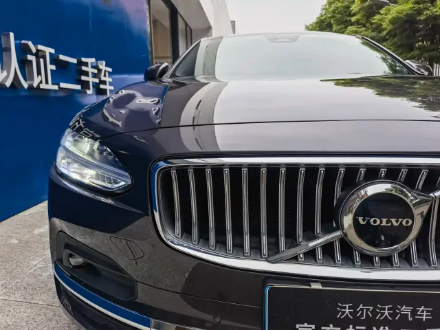 Volvo S90 — Фото автомобиля 4