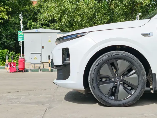 Li Auto L6 — Фото автомобиля 17