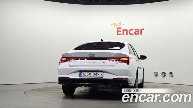 Hyundai Avante CN7 — Фото автомобиля 4