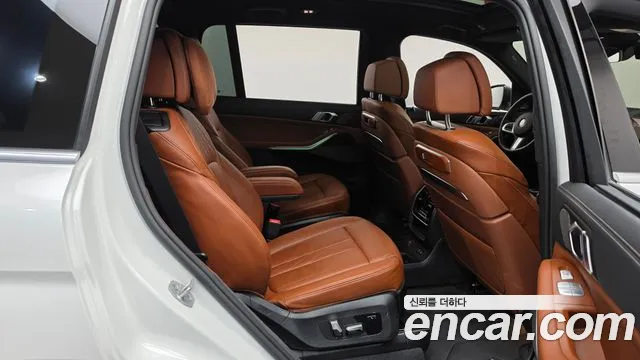 BMW X7 — Фото автомобиля 9