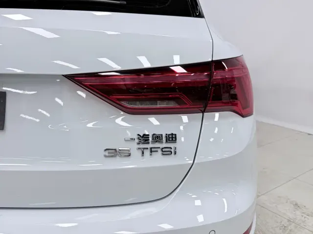 Audi Q3 — Фото автомобиля 9